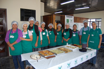 Sindicato Rural e Senar promovem curso sobre aproveitamento de alimentos Encerramento do curso na sede do SRAFoto: Moreira Produções