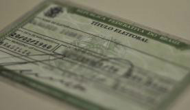 Prazo para eleitor tirar primeiro título termina quarta-feira (7) O prazo também vale para pessoas com deficiência que querem pedir transferência para seções adaptadasArquivo/Agência Brasil