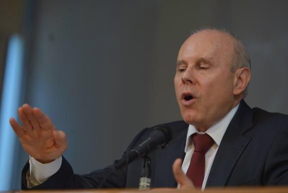 Mantega é convidado para falar sobre a Petrobras em comissão da Câmara Em pauta extra, comissão da Câmara aprova convite ao ministro Guido Mantega para esclarecer as denúncia de irregularidades em contratos da Petrobras - Marcello Casal Jr/Agência Brasil