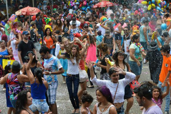No bloco Baratinha, não entra cigarro, nem bebida alcoólica, e todos se divertem  / Foto:  Antonio Cruz