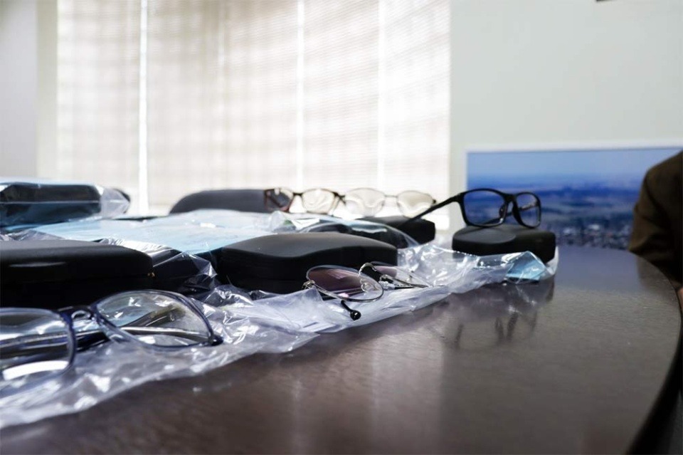 Foi feita entrega simbólica de 328 óculos