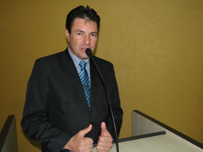 Vereador Jaime Bambil cobra indicação de ruas e bairros da cidade Vereador cobra sinalização de avenidas, ruas e bairros da cidade / Foto: Moreira Produções