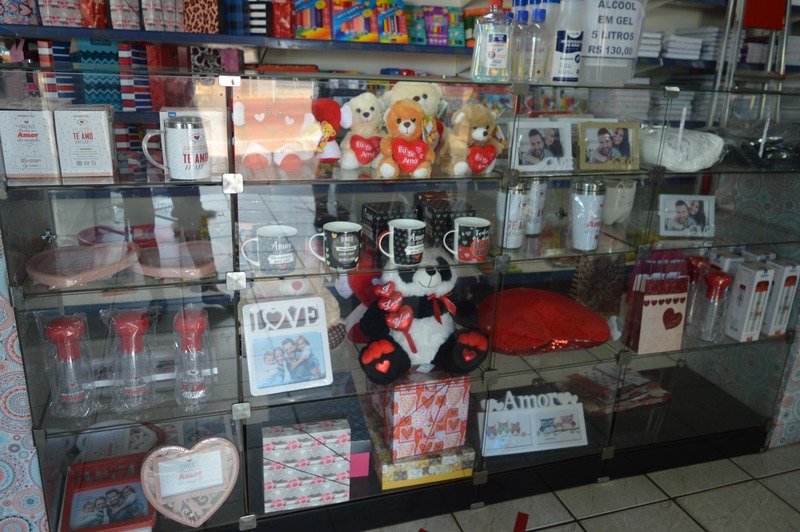 Em meio a instabilidade econômica, Dia dos Namorados é alívio para comerciantes A Livraria do Estudante conta com muitas opções para você presentear aquele alguém especial / Foto: Moreira Produções