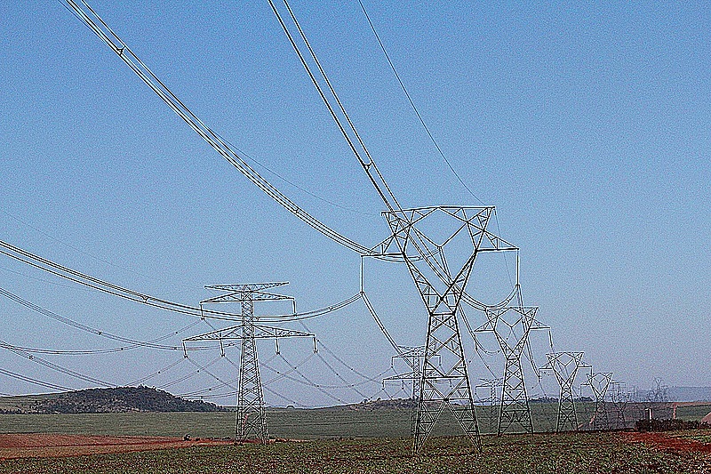 Senado aprova MP que permite privatização da Eletrobras Governo alega que capitalização da estatal vai reduzir a conta de luz; entidades do setor elétrico rechaçam argumento - Marcos Santos/USP Imagens