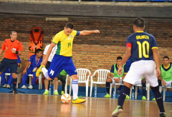 Rodrigo Brasil Equador Eliminatórias Mundial de Futsal(Foto: Luis Domingues/CBFS