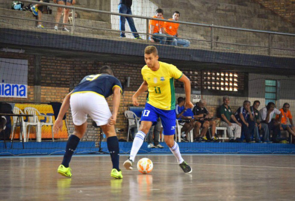 O pivô Pito anotou dois gols no segundo tempo Foto: Luis Domingues/CBFS