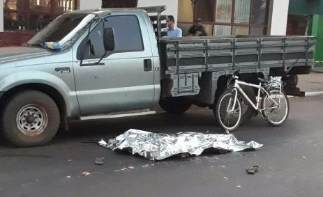 Homem morre ao ser atropelado por uma carreta em Amambai Um acidente ocorrido na tarde dessa segunda-feira (25), ceifou vida do ciclista Nilton Roque da Silva / Foto: Vilson Nascimento