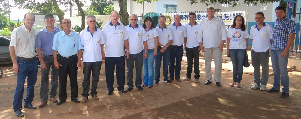 Rotary de Amambai comemora 110 anos da instituição com ação social Rotarianos e parceiros do projeto. (Moreira Produções / Assessoria de Comunicação)