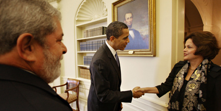 Obama liga para Dilma e defende continuidade da colaboração energética entre Brasil e EUA