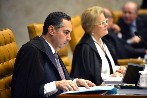 Ministro Barroso anula votação secreta da comissão do impeachment Para o ministro Roberto Barroso (à esquerda), o voto secreto para formação de comissão não está previsto no Regimento Interno da Câmara - José Cruz/Agência Brasil