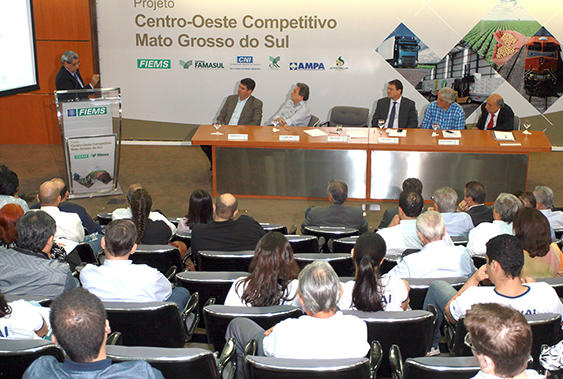 Governador participa da apresentação do Centro-Oeste Competitivo Participaram da apresentação parlamentares, empresários e dirigentes de entidades do setor industrial e produtivo do Estado