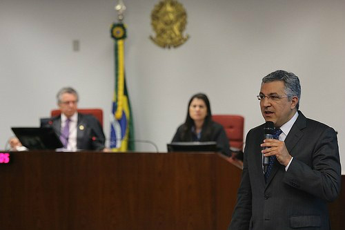 Ministro da Saúde apresenta Programa ao STF Padilha apresenta programa Mais Médicos aos ministros do STF