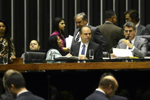 Congresso aprova texto-base do Orçamento de 2016 Após aprovar o texto-base do Orçamento de 2016, o Congresso Nacional vota destaque que prevê excluir recursos da CPMFrealiza sessão plenária, para votar a Lei de Diretrizes Orçamentárias (LDO) e o Orçamento Geral da União para 2016 (Antonio Cruz/Agência Brasil)Antonio Cruz/ Agência Brasil