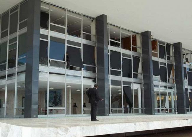 Ministro da Defesa não comenta incidente com caças da FAB em Brasília Ministro da Defesa não comenta incidente com caças da FAB em Brasília