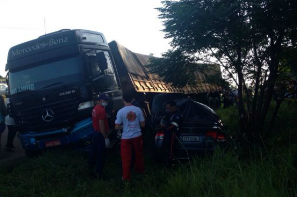 A colisão foi entre um caminhão com placas de Umuarama e um Honda Civic, placas de Sete Quedas / Foto: Portal da Cidade