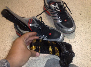 Boliviano é preso com cocaína na sola do tênis em aeroporto em MS