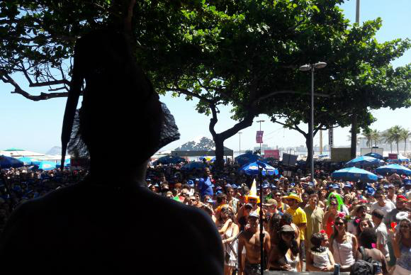 Pequenos blocos fazem a festa de milhares de foliões pelas ruas do Rio De norte a sul da cidade, o folião não se incomodou com a temperatura perto dos 40 graus Celsius (ºC) e caiu na foliaNielmar de OliveiraFoto: Divulgação