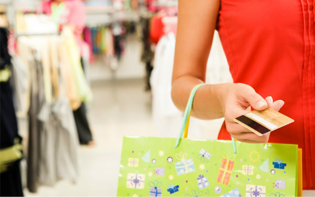 Brasileiras estão poupando para gastar, aponta Data Popular Brasileiras estão poupando para gastar, aponta Data Popular