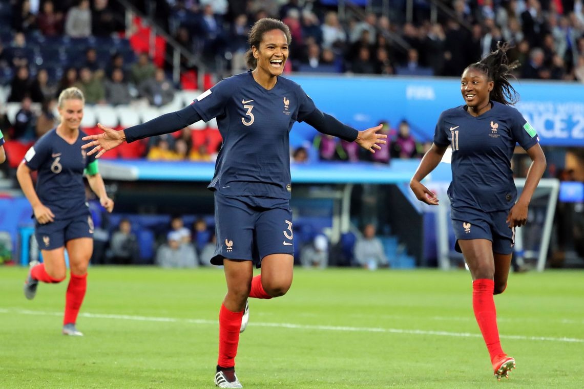 França goleia na abertura da Copa do Mundo de futebol feminino Lucy Nicholson/Reuters