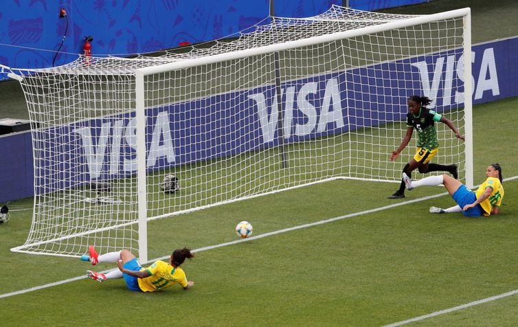 Com show de Cristiane, o Brasil derrota a Jamaica por 3 a 0 Copa do Mundo Feminina 2019: Segundo gol de Cristiane do Brasil contra a Jamaica - Reuters/Emmanuel Foudrot/Direitos reservados