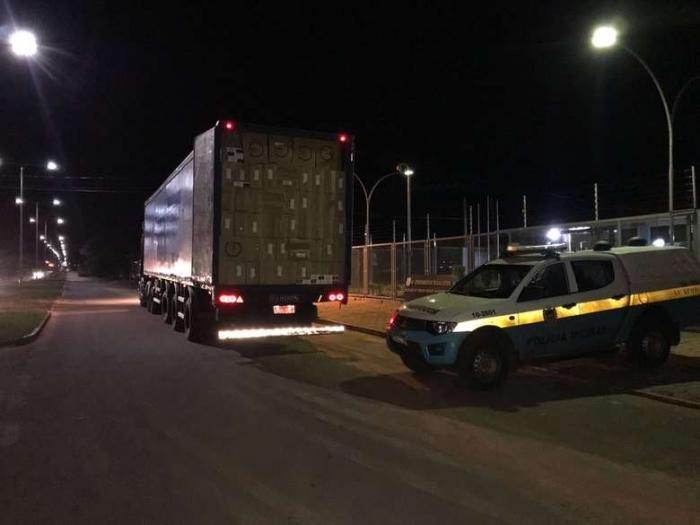 Polícia apreende carga de cigarros avaliada em R$ 3 milhões na MS-180 Foto: PMR/Divulgação