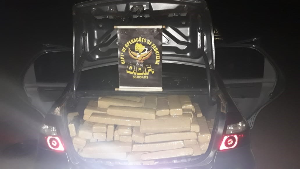 Veículo carregado com quase meia tonelada de droga foi apreendido pelo DOF Foto: DOF