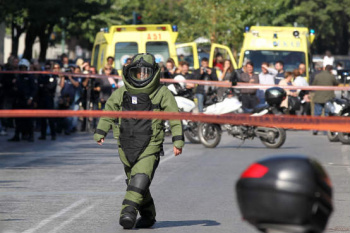 Embaixadas em Atenas são alvo de atentados pelo segundo dia consecutivo Embaixadas em Atenas são alvo de atentados pelo segundo dia consecutivo