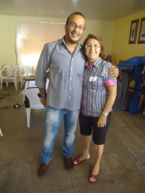 Pastoral da Criança realiza palestra motivacional Dilva Moreira Soares, uma das coordenadoras em Amambai, e o professor Ailton.