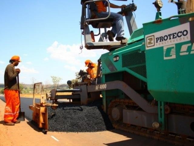 Governo de MS pede e juiz bloqueia R$ 78 milhões de Edson Giroto e mais 17 Obra da MS-430 foi executada pela Proteco, uma das requeridas na ação. (Fotos: Arquivo