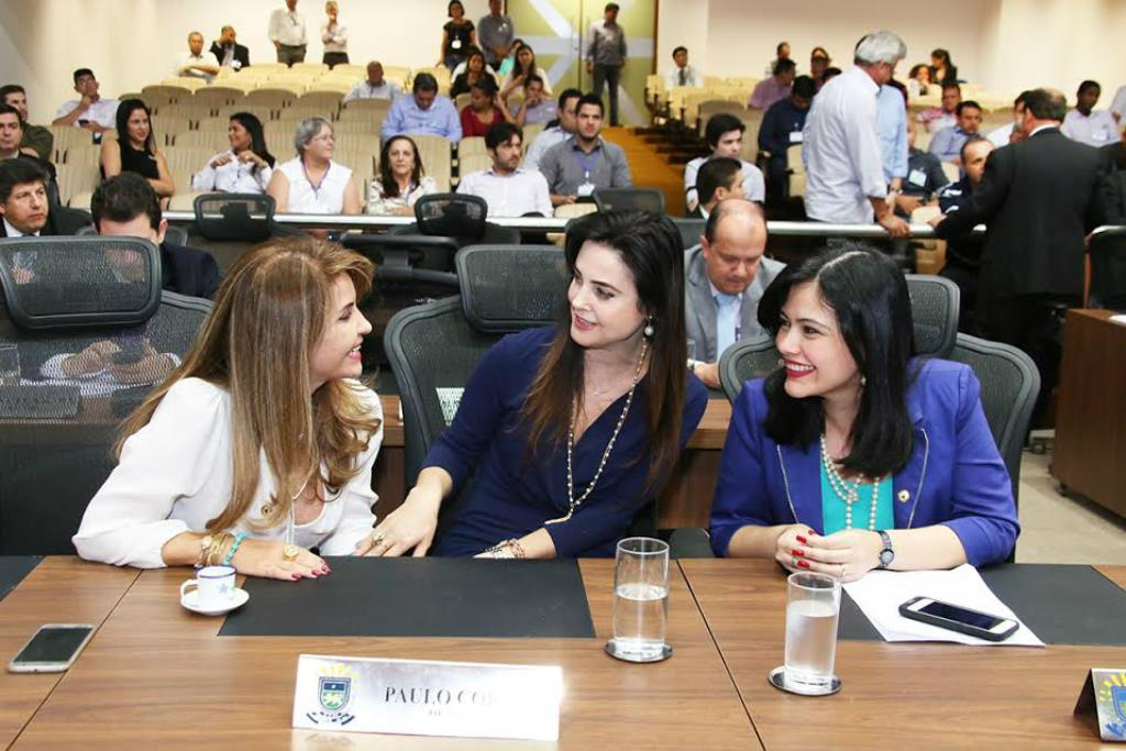 Antonieta Amorim, Mara Caseiro e Grazielle Machado são as proponentes da sessão soleneFoto: Divulgação 