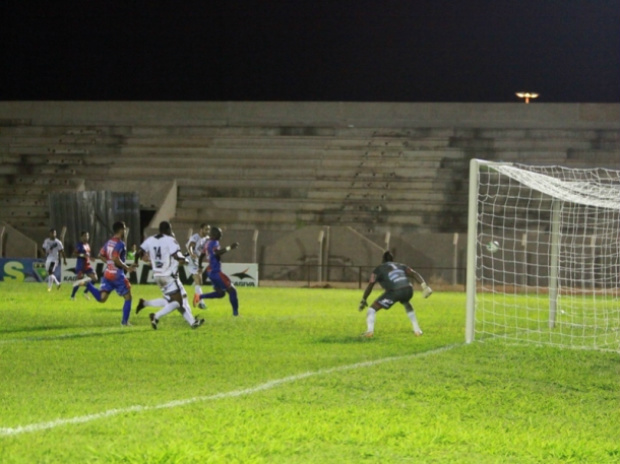 Serc devolveu resultado do adversário no primeiro turno (Foto: JP News)