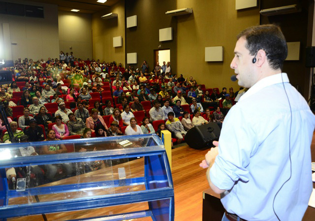 Transparência marca o sorteio de casas em Ponta Porã Prefeito Ludimar Novais durante pronunciamento para os participantes do 1º sorteio das casas do conjunto Kamel Saad. / Foto: Divulgação
