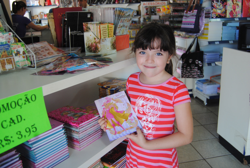 Luna Pietra fazendo suas compras