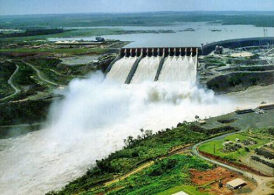 Paraguaios pressionam por aprovação de acordo sobre Itaipu