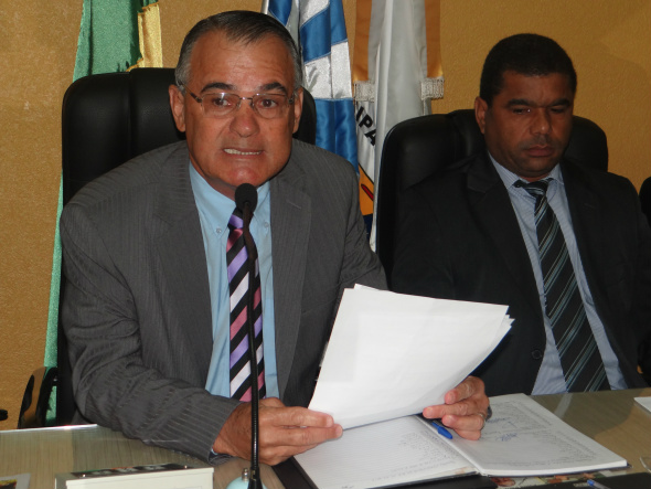 Presidente do legislativo de Amambai, vereador Anilson Prego (E)  (PSB) e o vice, Nicoline, q pedir q renunciou a função junto a mesa diretora. / Foto: Moreira Produções