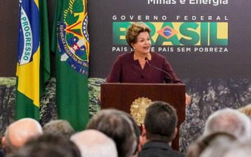 Dilma: 'É preciso ouvir a voz das ruas e da nova democracia' Dilma Rousseff durante discurso em que disse reconhecer a importância dos movimentos populares na noite de 17 de junho