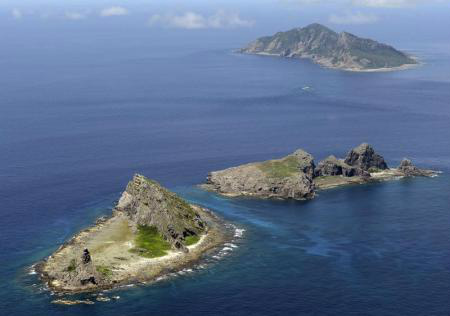 Conjunto das ilhas disputadas Uotsuri, Minamikojima e Kitakojima, conhecido como Senkaku no Japão e Diaoyu na China, no Mar Oriental da China, setembro de 2012.