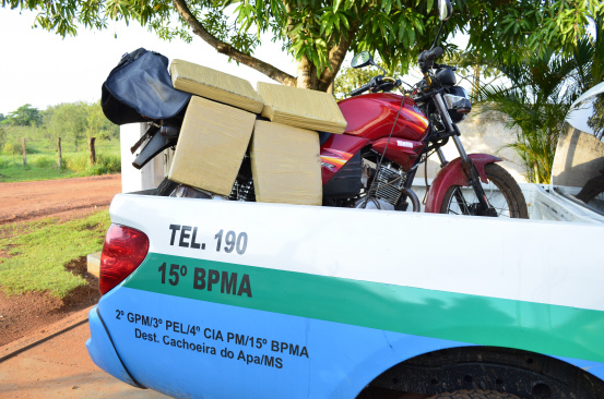 PMA apreende 16 kg de maconha transportada em motocicleta