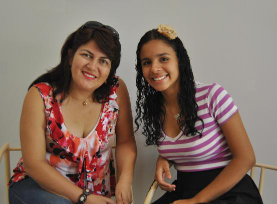 Projeto ‘Somos Um’ leva arte e novas perspectivas aos jovens de Amambai Professora Derli Jaime e Tatiana Silva, as responsáveis pelo projeto 'Somos Um'. Foto: Moreira Produções.