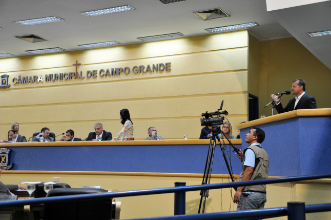 Francisco Maia na tribuna da Câmara de Vereadores: 