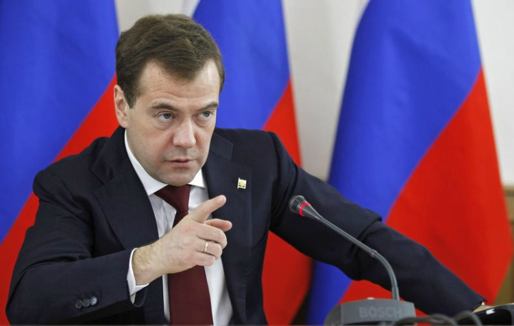 O primeiro-ministro russo, Dmitri Medvedev, adverte, em entrevista à revista alemã Handelsblatt, que será publicada na sexta-feira (12), que uma ofensiva terrestre estrangeira contra a Síria apresenta risco de desencadear uma “guerra mundial”. / Foto: Divulgação