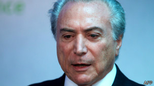 Governo deve dialogar com manifestantes e ‘buscar soluções’, diz Temer Em Tel Aviv, Temer defendeu que