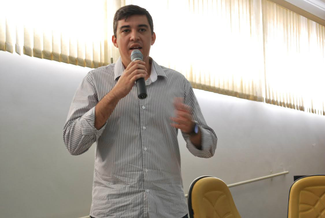 Secretário de Fazenda e Planejamento, Fabrício Franco Marques durante prestação de contas do 3º quadrimestre de 2014. / Foto: Joelso Gonçalves/ Aral Moreira News