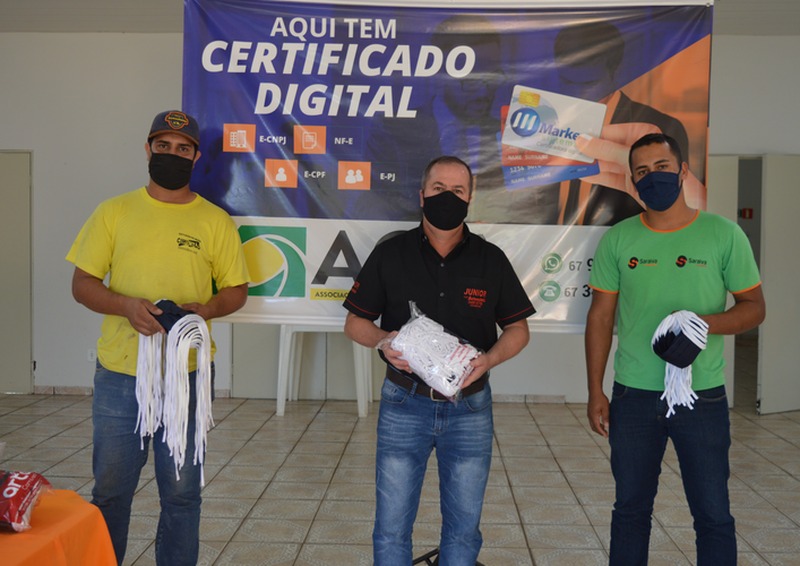 Associação Comercial vai entregar 1500 máscaras de proteção ao comércio local Primeiras entregas aconteceram na tarde desta segunda-feira (15) / Foto: Moreira Produções
