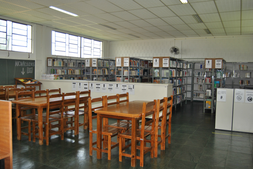 A biblioteca da instituição possui cerca de 7.000 exemplares / Foto: Moreira Produções