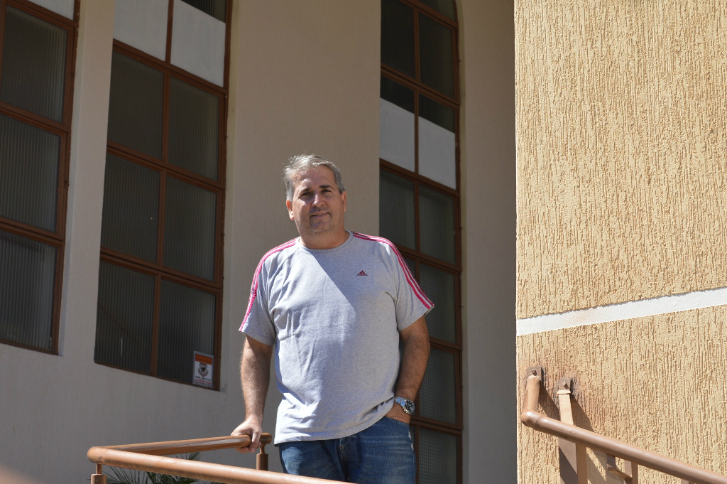 Pastor Walnier Costa: missão cumprida em Amambai com fé e dedicação Walnier Costa tem 16 anos de atividades no ministério pastoral, quase 15 exercidos em Amambai.