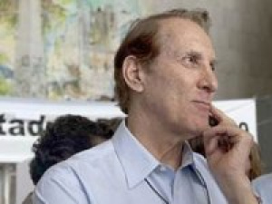 Em nota, Quércia atribuiu sua decisão à necessidade de se submeter a um tratamento médico e manifestou seu apoio ao candidato do PSDB ao senado, Aloysio Nunes Ferreira.