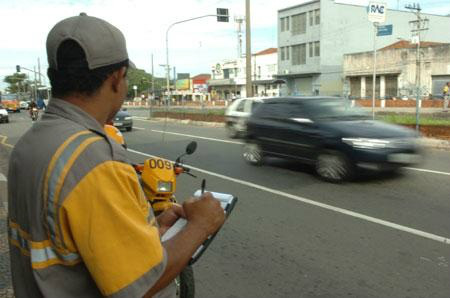 Comissão aprova multas mais pesadas para infrações de trânsito Punições a motoristas que dirigirem embriagados, e também a outras infrações graves de trânsito, poderão ser ampliadas