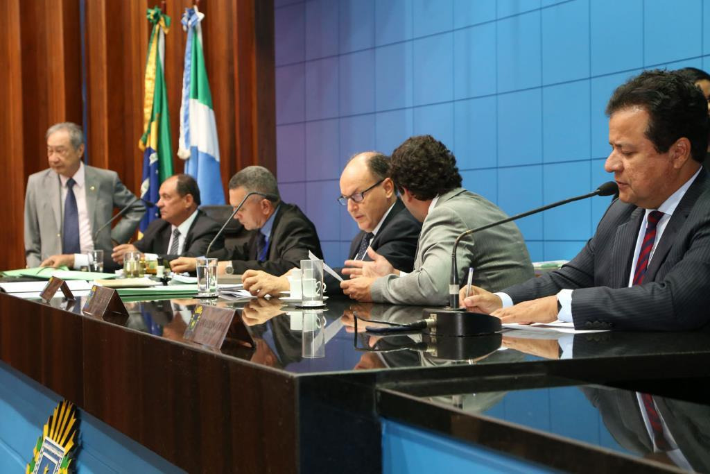 Aprovado prazo para exames de idosos na rede pública estadual Deputados durante a votação em Plenário / Foto: Victor Chileno