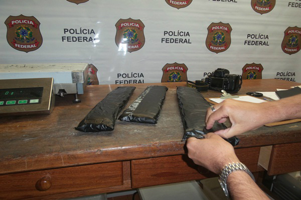Brasileiro que estava portando super maconha vai responder por trafico internacional de drogas / Foto: PFSP